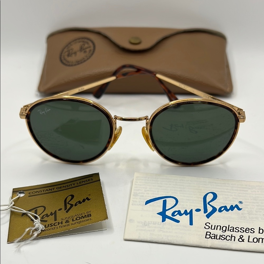 Ray-Ban Gold Green Sunglasses with Classic Accessories